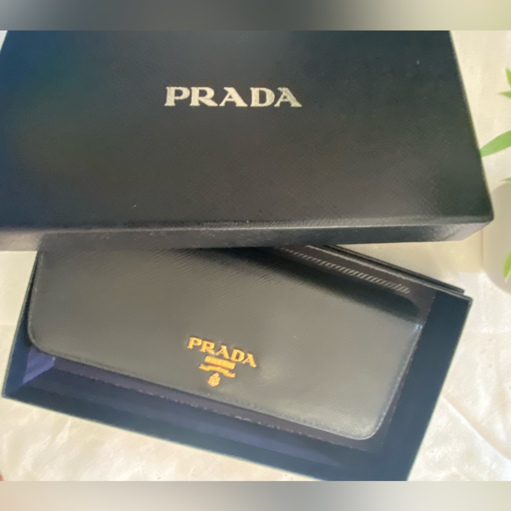 Prada Black Leather Wallet All Inclusive
